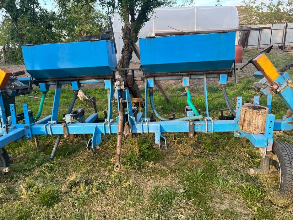 Vând prășitoare pe 6 rânduri cu fertilizare și distribuitor de azot