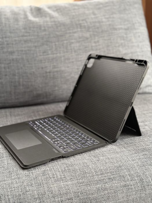 Калъф за Ipad Pro 13 inch m4/5 с клавиатура