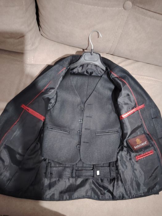 Продам детский костюм троика.