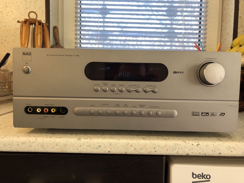 NAD T-753 ресивър