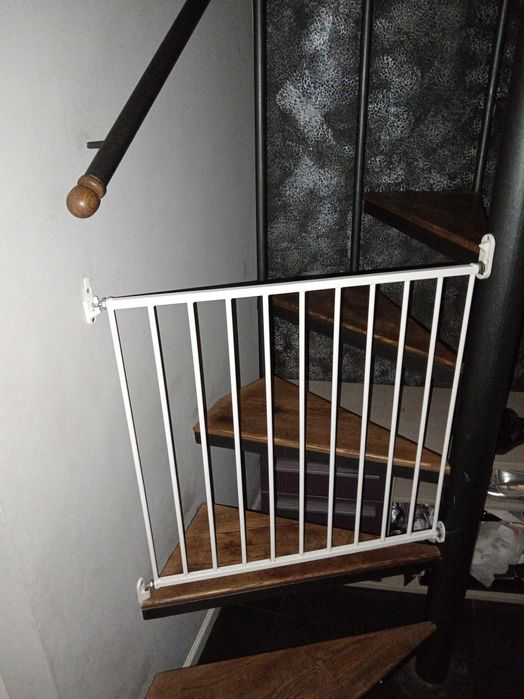 Предпазна преграда за врата или стълбище бебешка стая