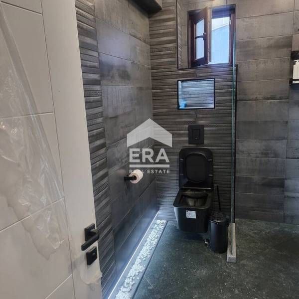 Тристаен луксозен апартамент в кв. ,,Бадема,,