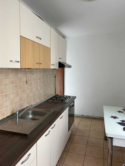 De inchiriat apartament ultracentral,  2 camere , decomandat