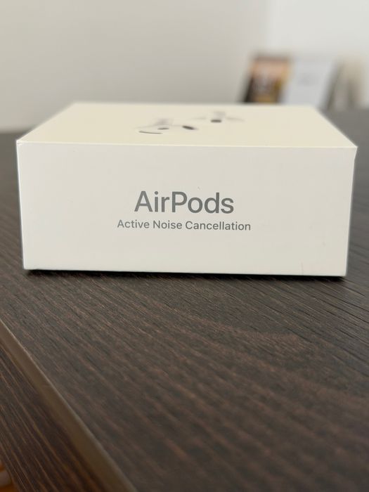 Apple AirPods 4 ANC