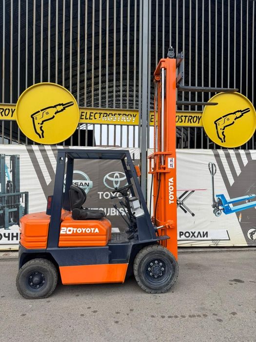 Вилочный погрузчик Тойота 5 модель