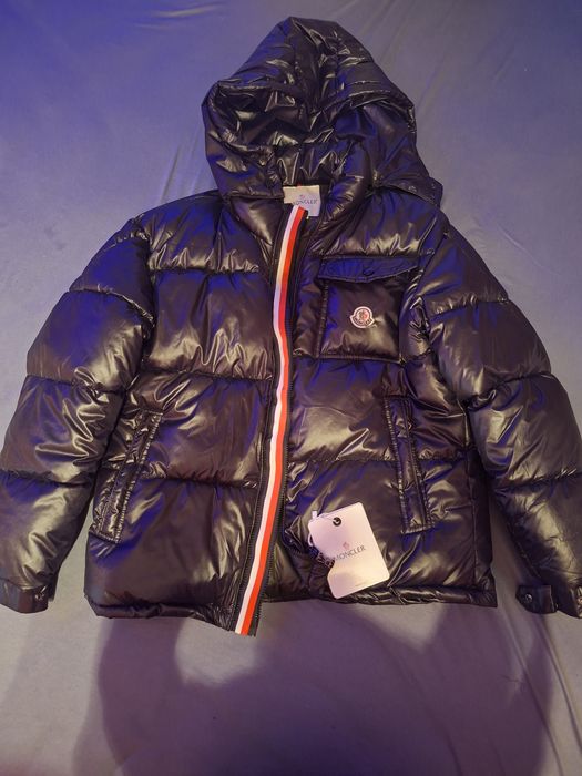 Geaca m.o.n.c.l.e.r foarte premium