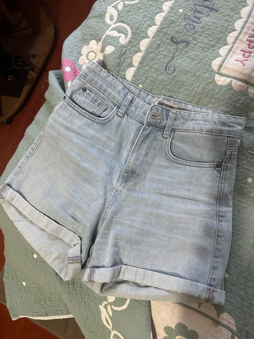 Продам джинсовые  шорты