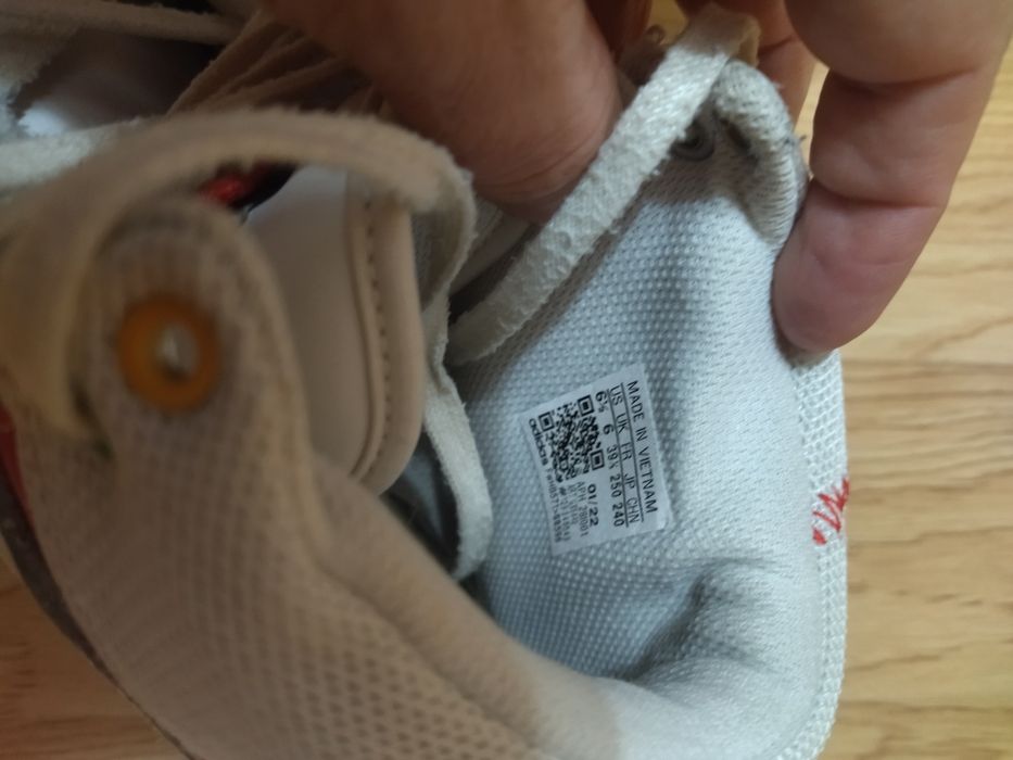 Bascheți Adidas mărimea 39 1/3