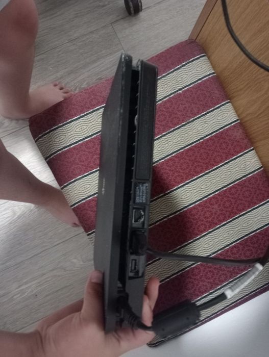 Vand PS4 de 400GB