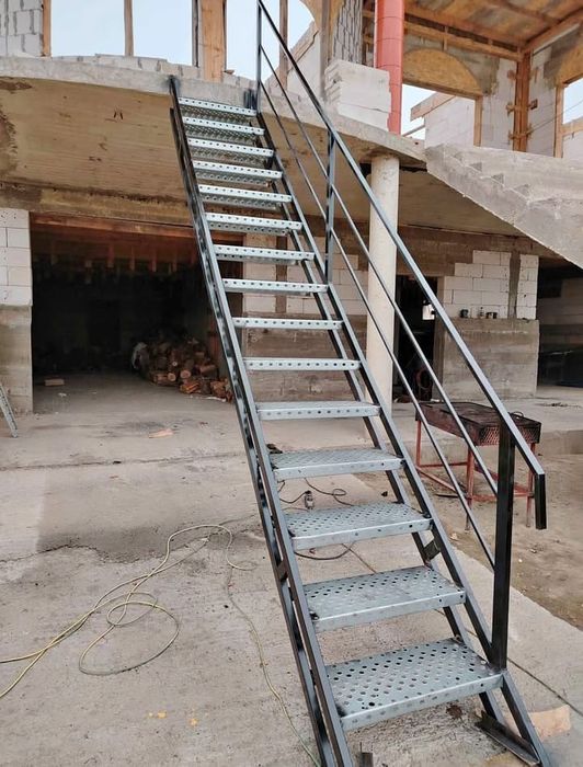 Vand scari metalice