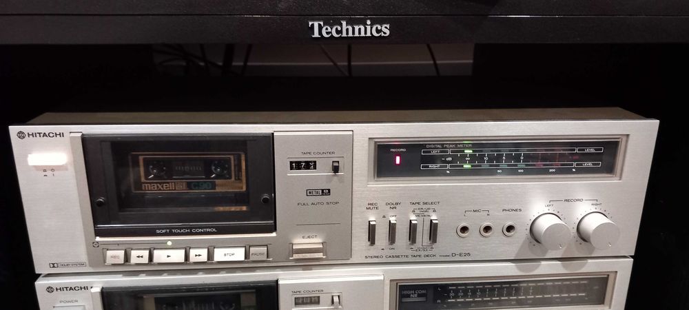 Продавам Дек Hitachi D-E25
