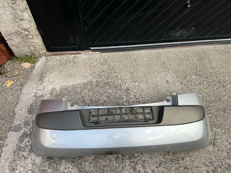 Vând 2 bări spate Megane 2 hatchback și o bara fata facelift avariata