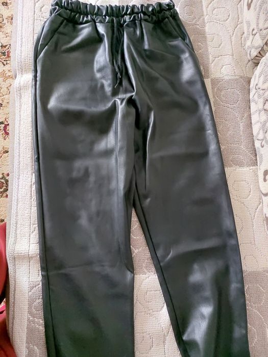 Продам  брючки экокожа