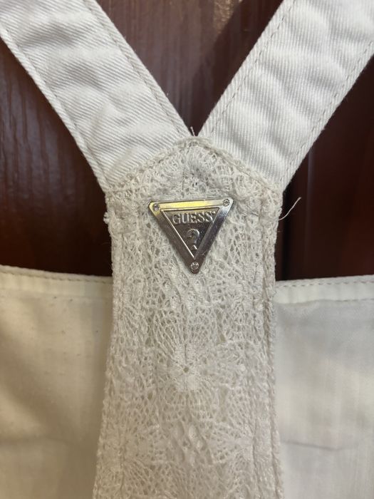Бял дънков гащеризон с пола Guess