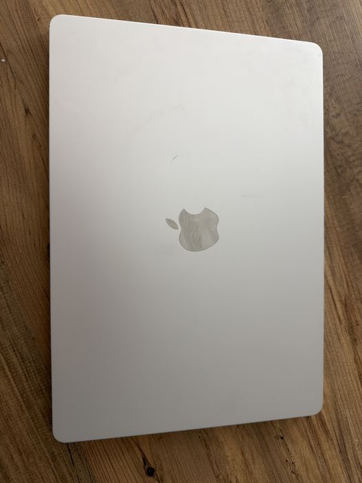 Macbook Air m3 15.3’ 256gb SSD 8gb RAM