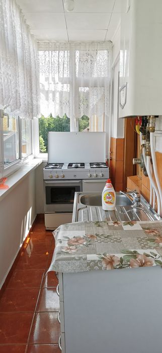 De închiriat apartament 3 camere