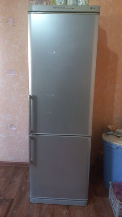 Холодильник LG..