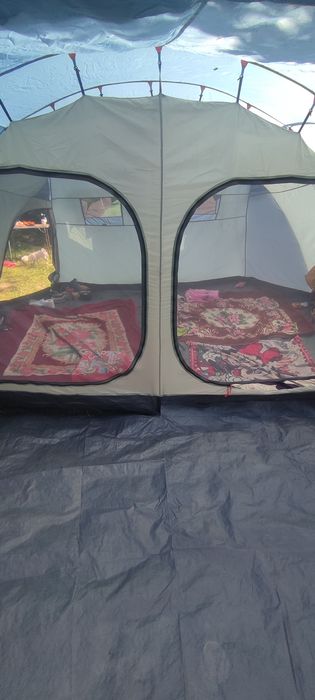 Vând cort 10 persoane
