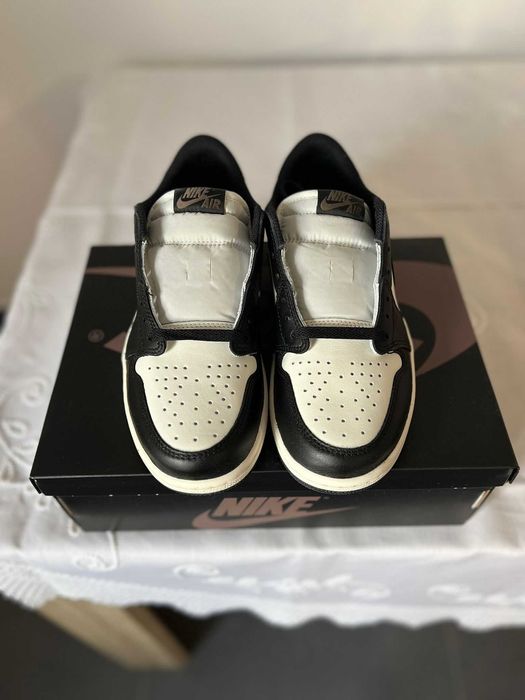 Jordan 1 Retro Low OG Mocha