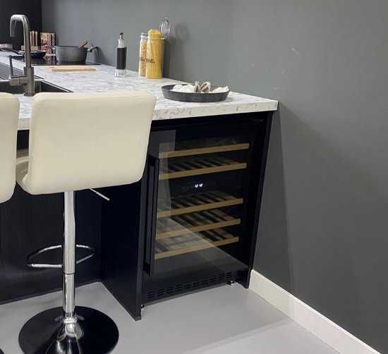 Витрина хладилник за вино за 46 бутилки 129л