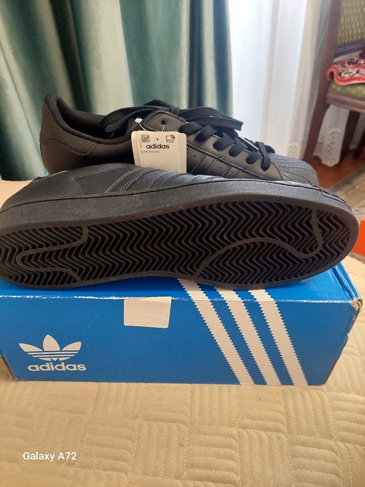 Продается кроссовки  Adidas Superstar. Размер 44.