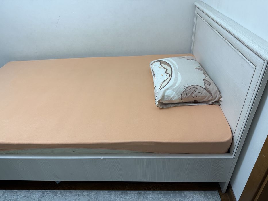 Кровать полутораспальная