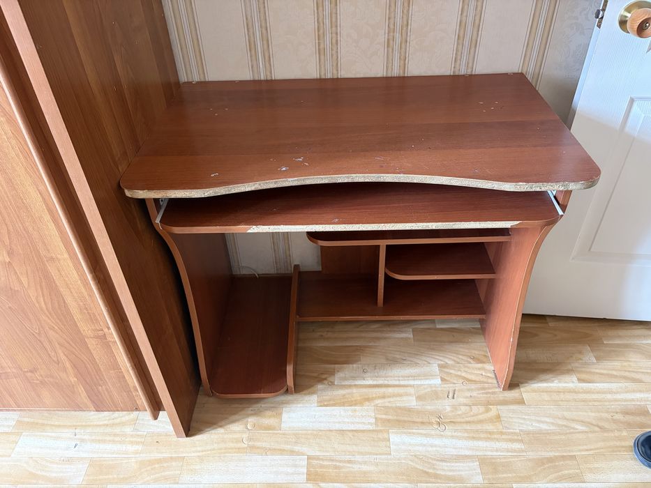 Стол компьютерный