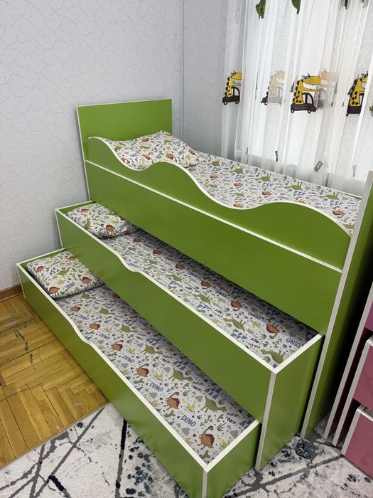 Срочно продам кровати 3 яруса с матрасами!!! Каждая по 1 мил сум