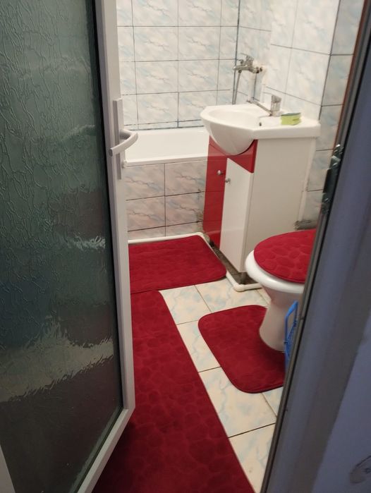 Vând apartament cu 3 camere semi-decomandat în Țăndărei, Ialomița.