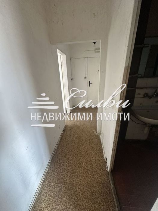 Продава се Двустаен апартамент в Търговище, Запад 2 - 75 кв.м за 505 €/кв.м - Снимка #6