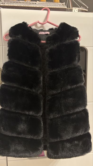 Vesta blana, noua , marime 9-11 ani