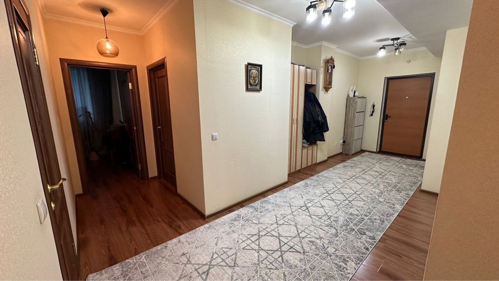 Продается два шкафа с обувницей