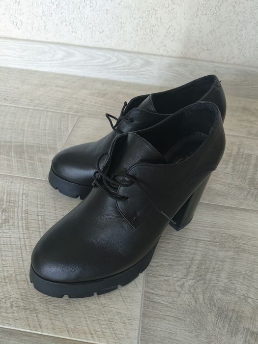 Продам кожаные ботильоны