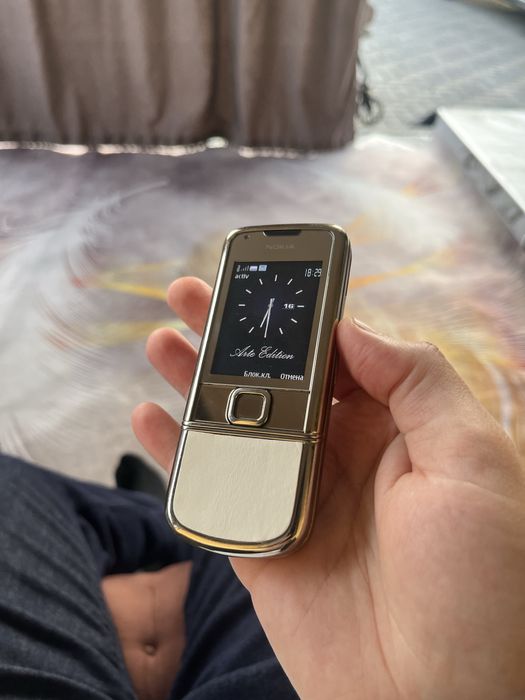 Nokia 8800 Art Gold