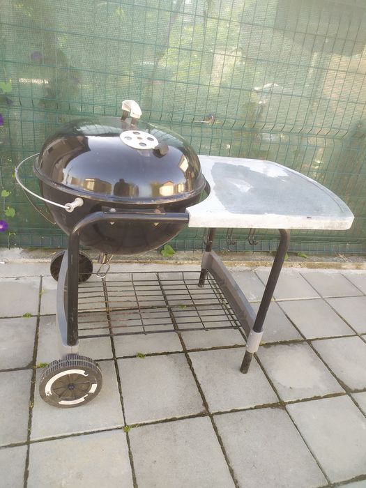 Барбекю WEBER на дървени въглища