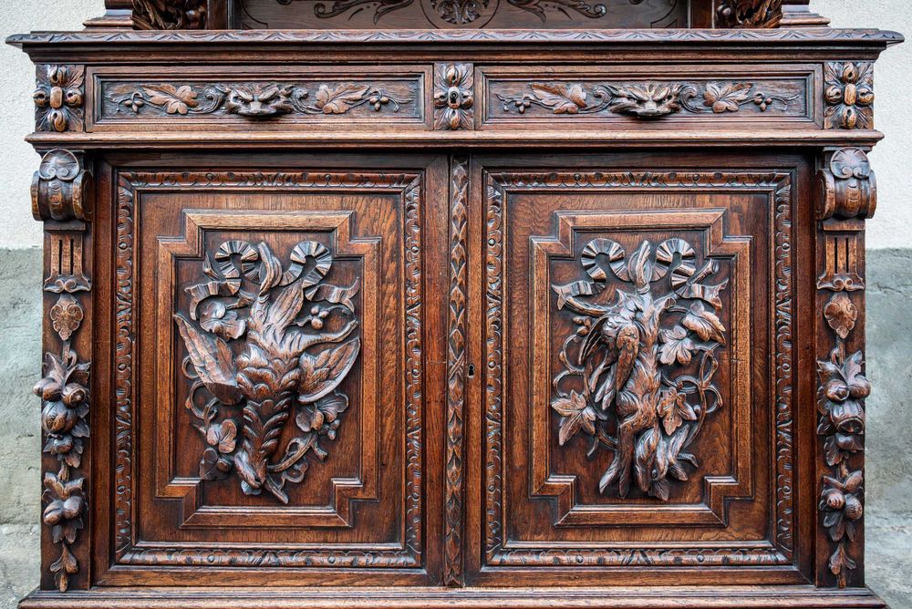 Mobilier sec. XIX cu scene de vânătoare