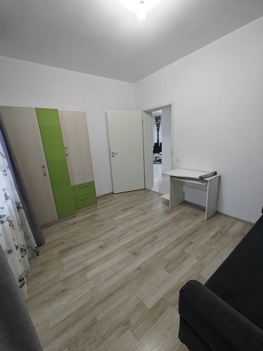 Apartament de 3 camere de închiriat