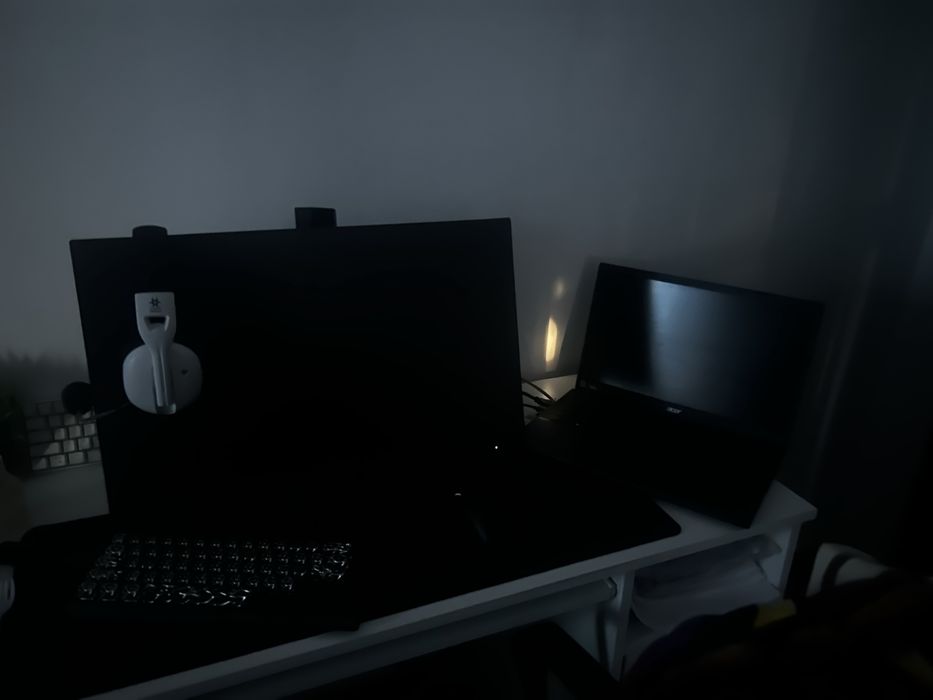 Setup de gaming cu LAPTOP