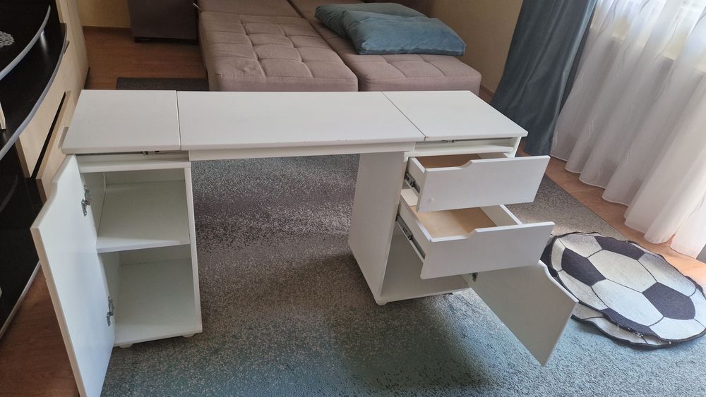 Birou copii ,reglabil,folosit dar in stare foarte buna