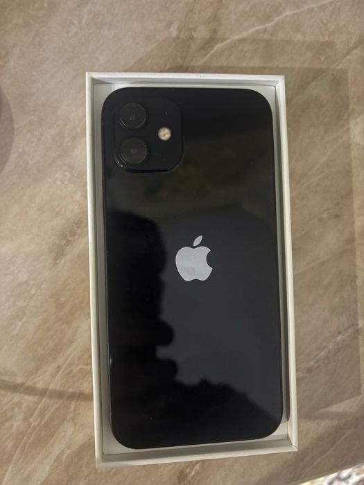 iPhone 12 funcționează foarte bine
