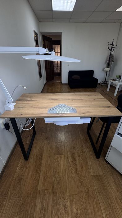 Продаю стол с вытяжкой