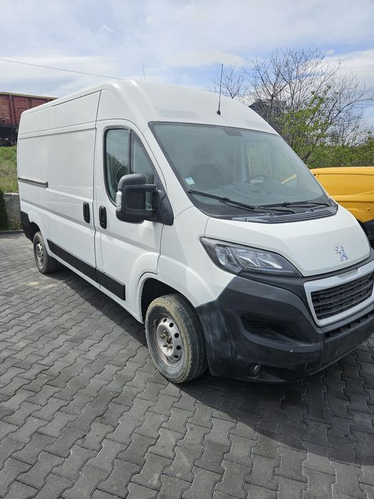 Peugeot Boxer L2H2

Motorizare 1997 cmc 130HP

Combustibil Diesel

Km