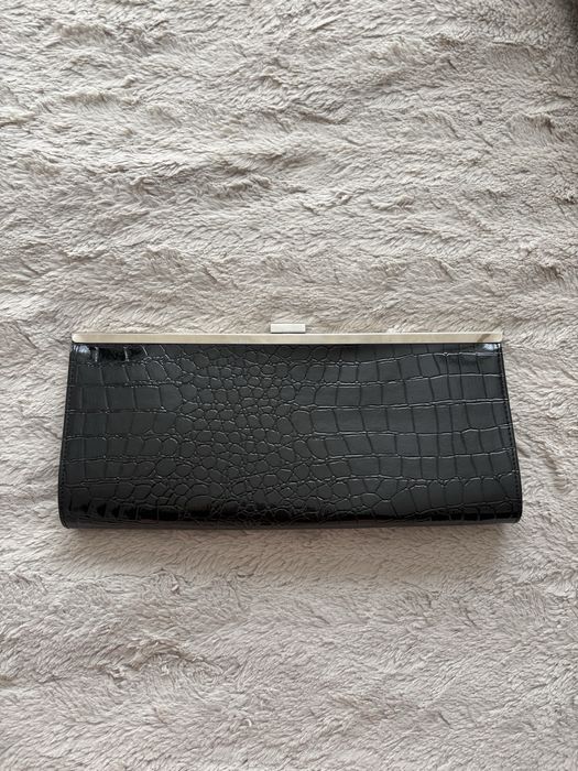 Малка дамска лачена чанта