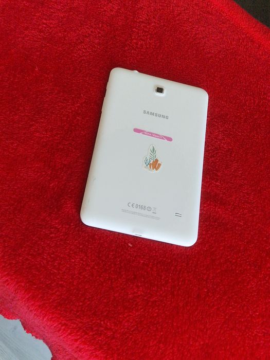 Tableta Samsung Galaxy Tab 4 cu slot Sim
