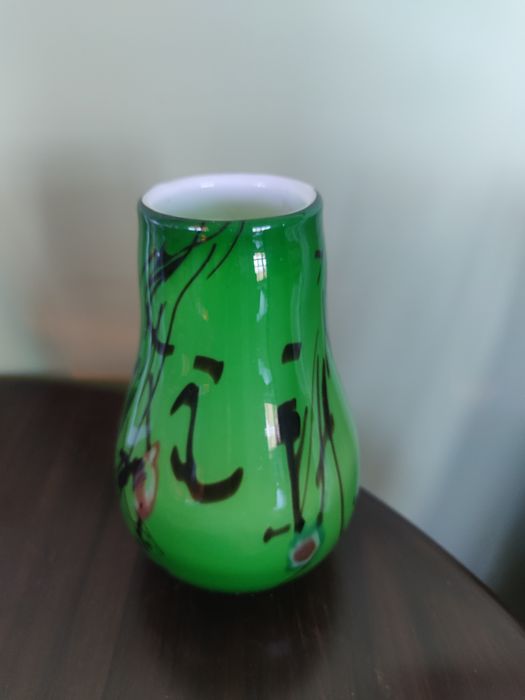 Ваза стекло зелёного цвета с рисунком