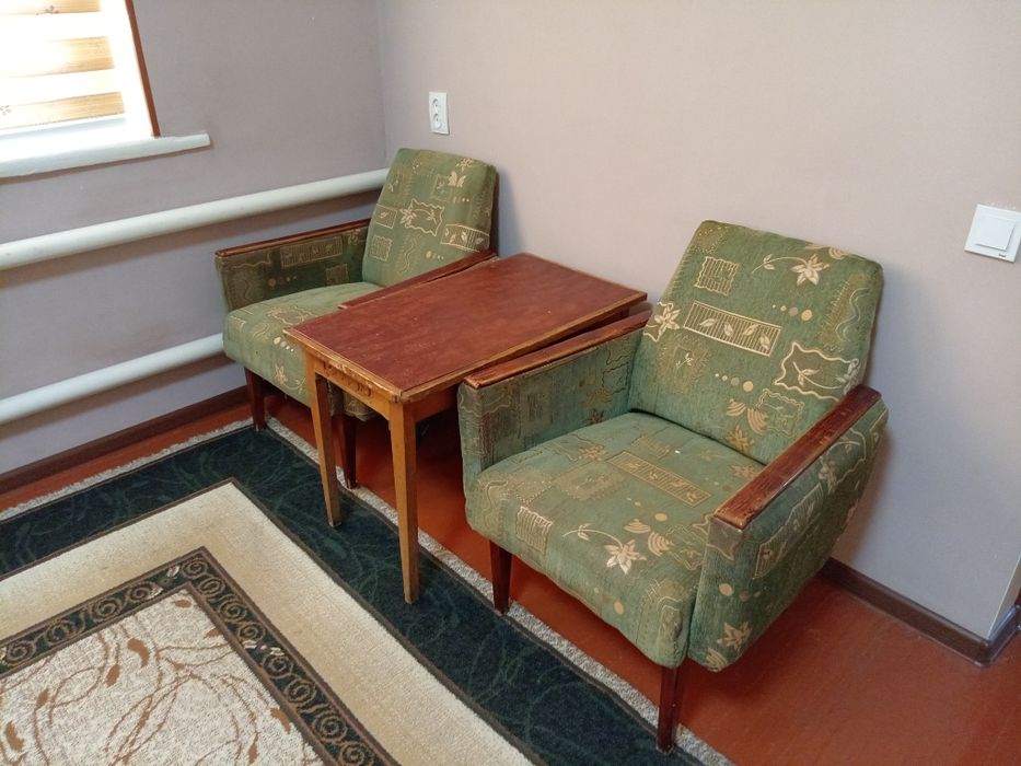 Продаётся диван и два кресла,