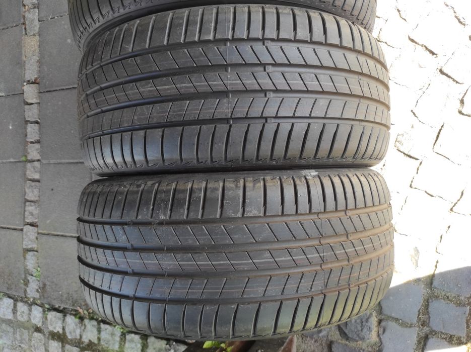 245/40/19 Bridgestone 4бр. Нови