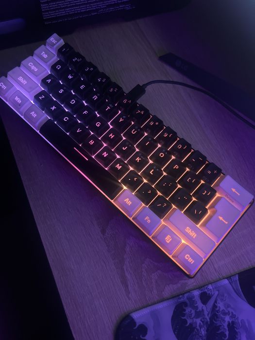 Vand tastatura gaming