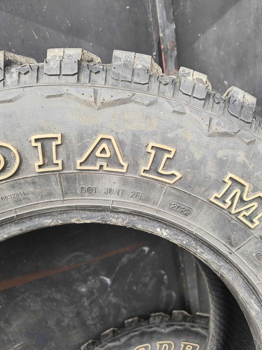 Продавам гуми за джип