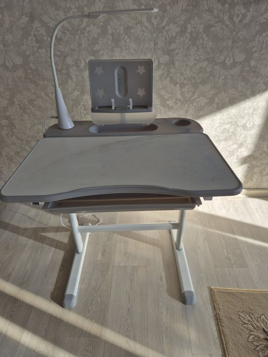 Сабақ оқуға арналған үстел